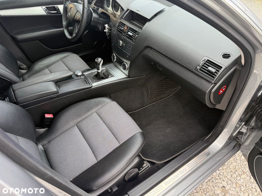 Mercedes-Benz Klasa C 180 Kompressor BlueEFFICIENCY - 21