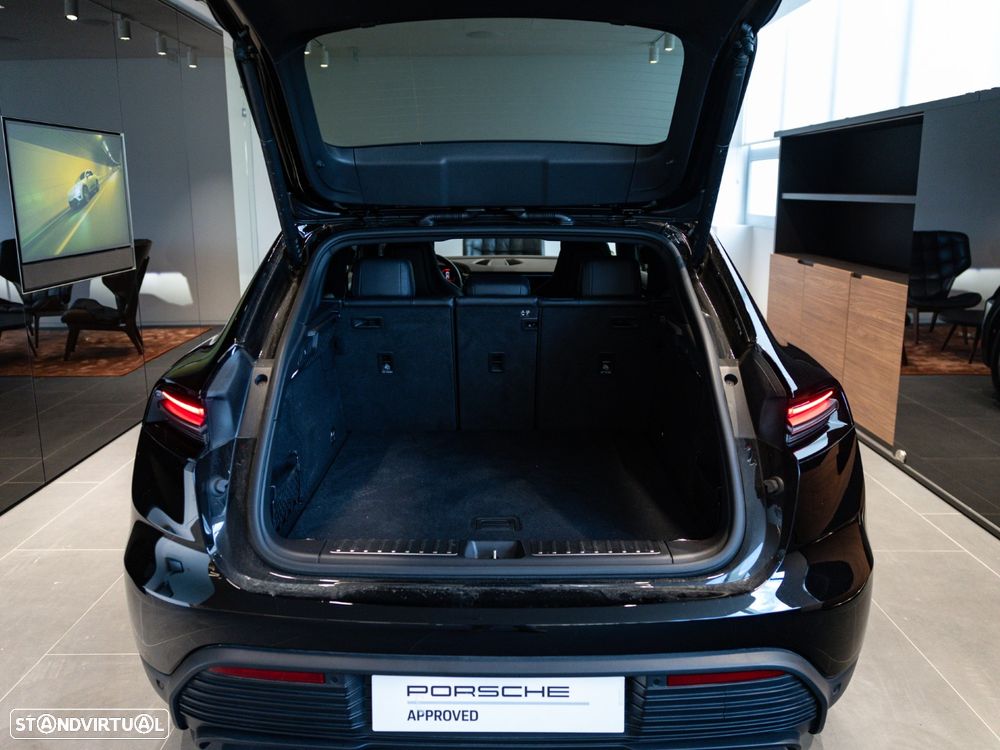 Porsche Macan Electric - 42