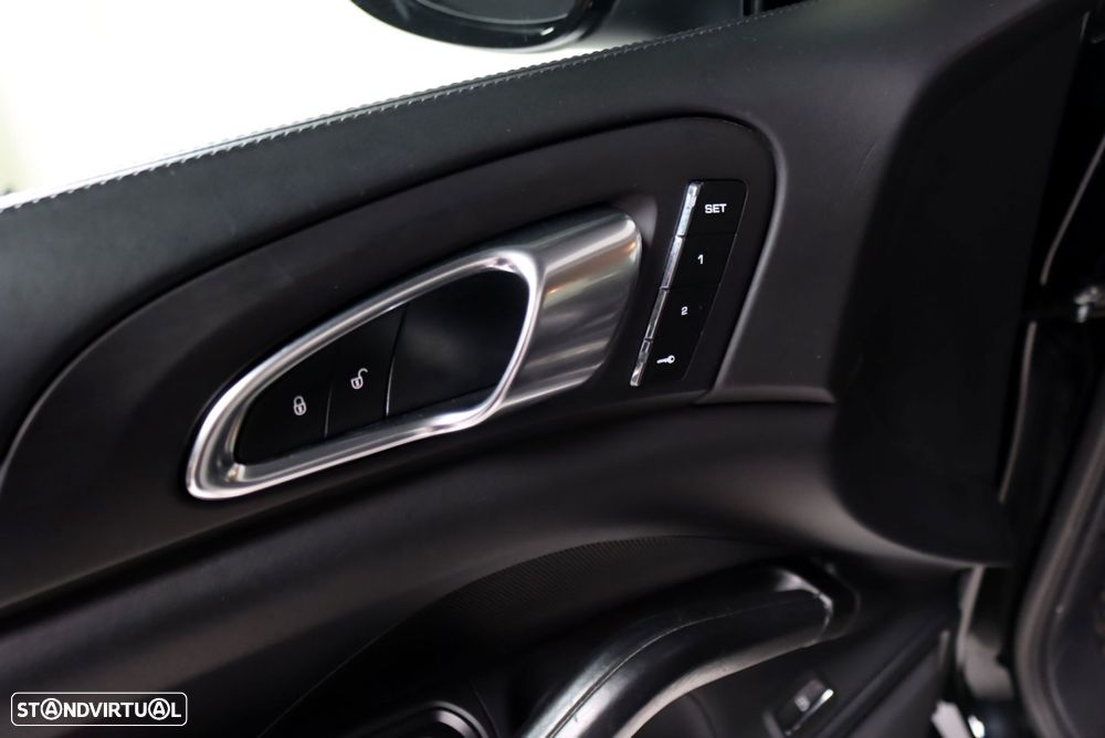 Porsche Cayenne - 11
