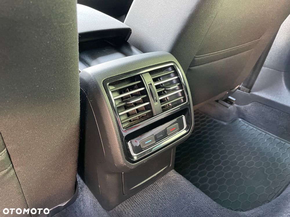 Volkswagen Passat 2.0 TDI SCR DSG Comfortline - 9