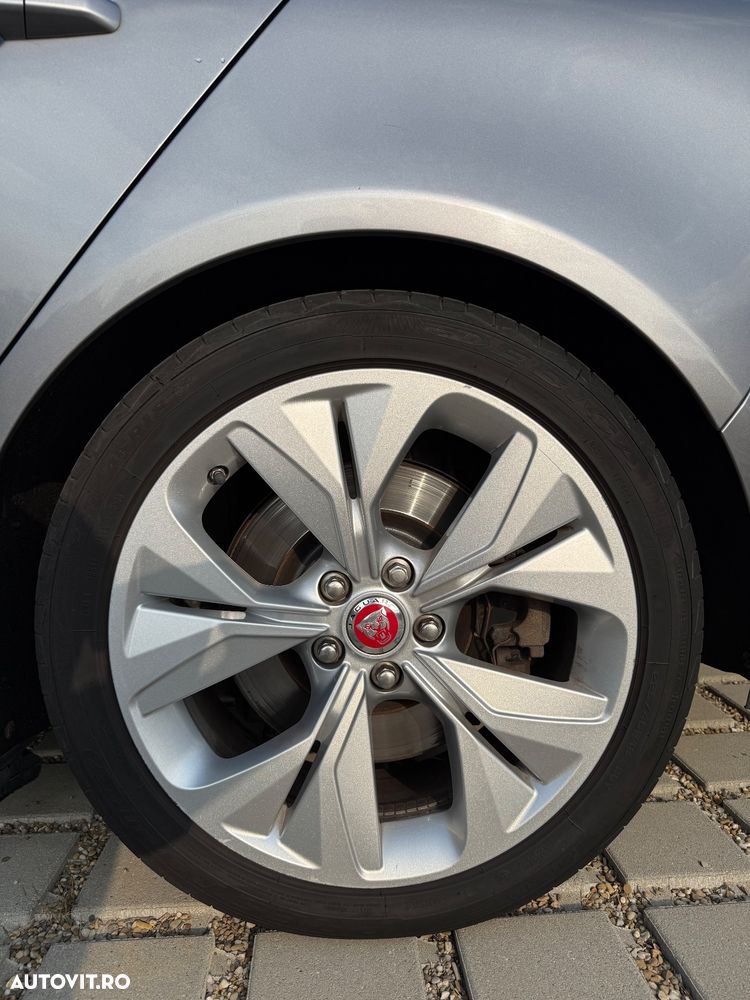 Jaguar XE D180 RWD R-Dynamic HSE - 14