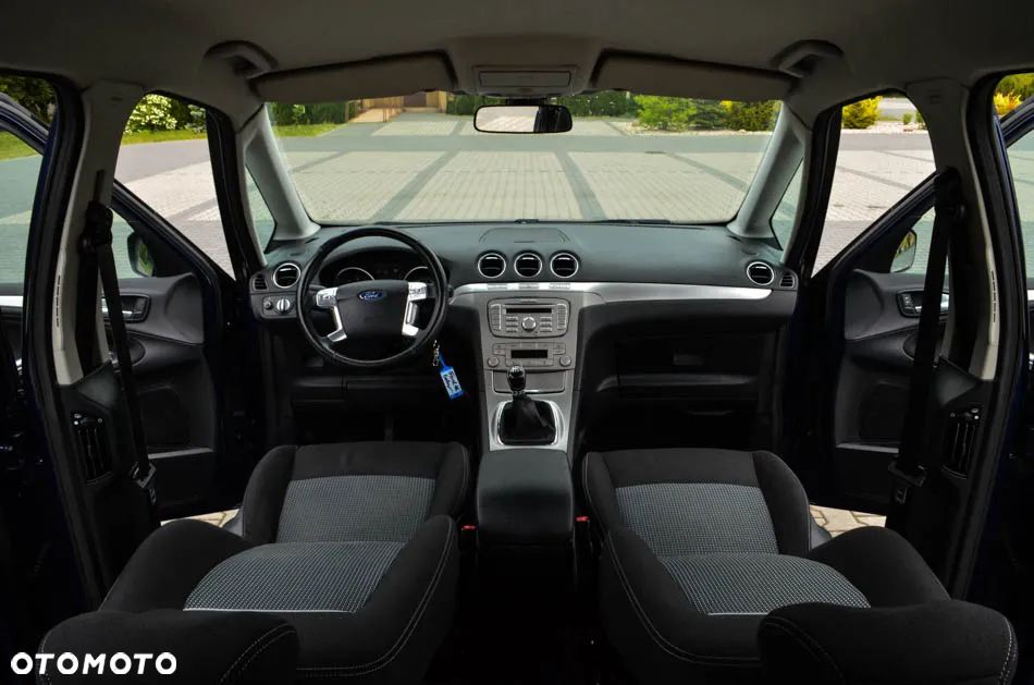 Ford Galaxy 2.0 Business Edition - 35