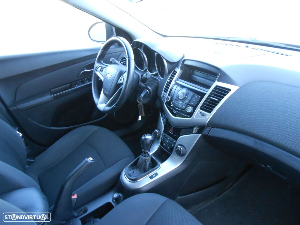 Chevrolet Cruze 1.6 LT - 25