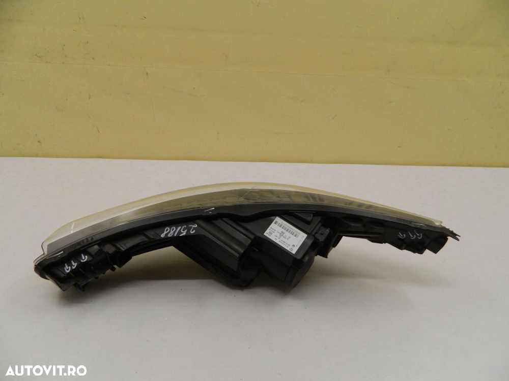 Far dreapta  Renault Zoe Halogen, 2012, 2013, 2014, 2015, 2016, 2017, 2018, cod origine 260109891R. - 5