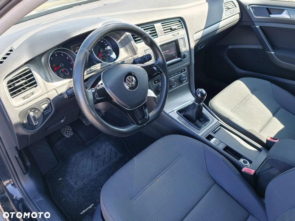 Volkswagen Golf - 28