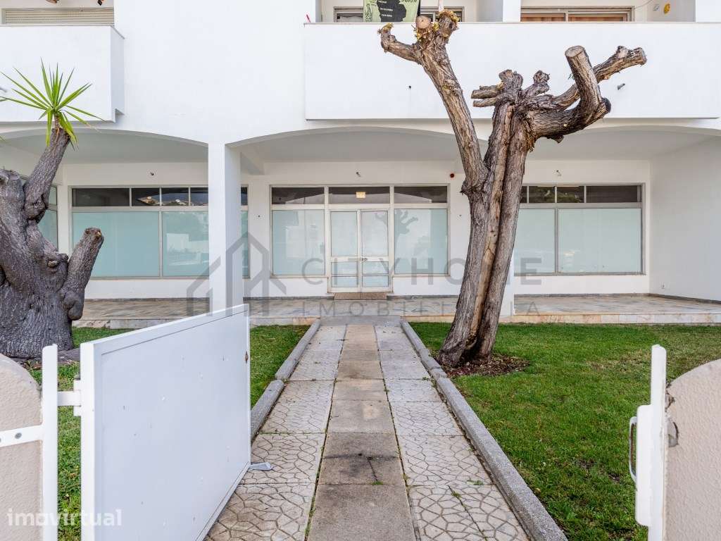 Espaço comercial com piscina e múltiplas possibilidades de negócio ... - Grande imagem: 2/18
