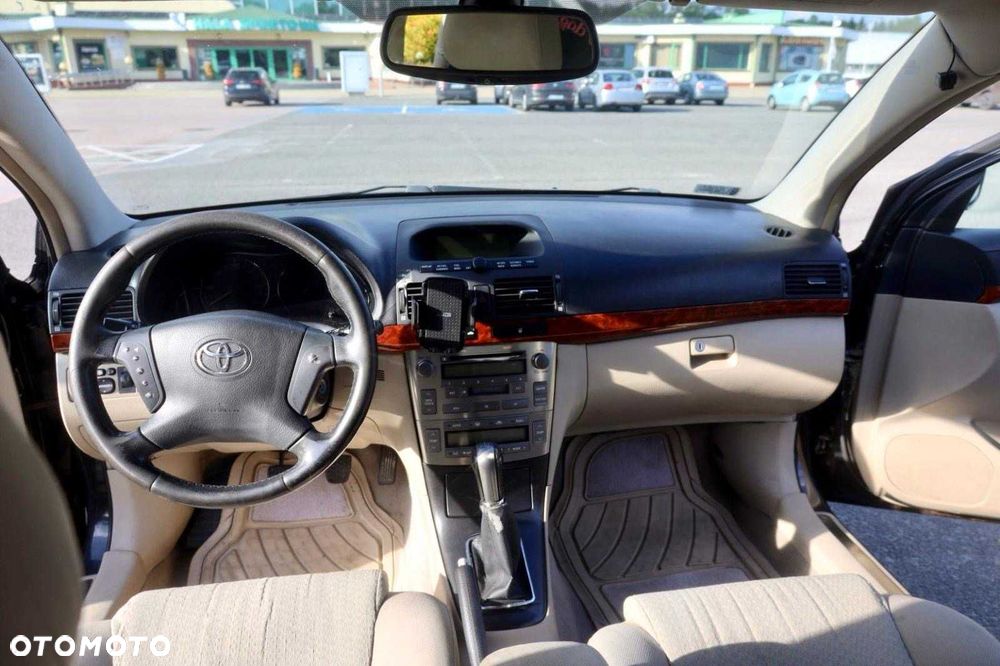 Toyota Avensis - 4
