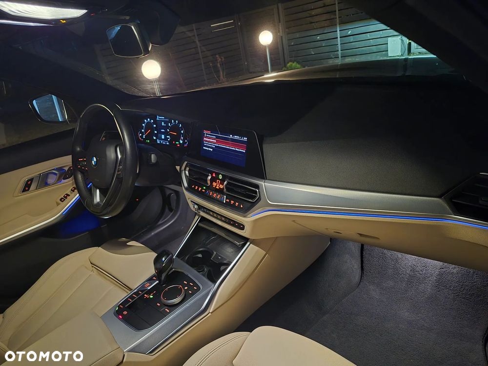 BMW Seria 3 330i - 12