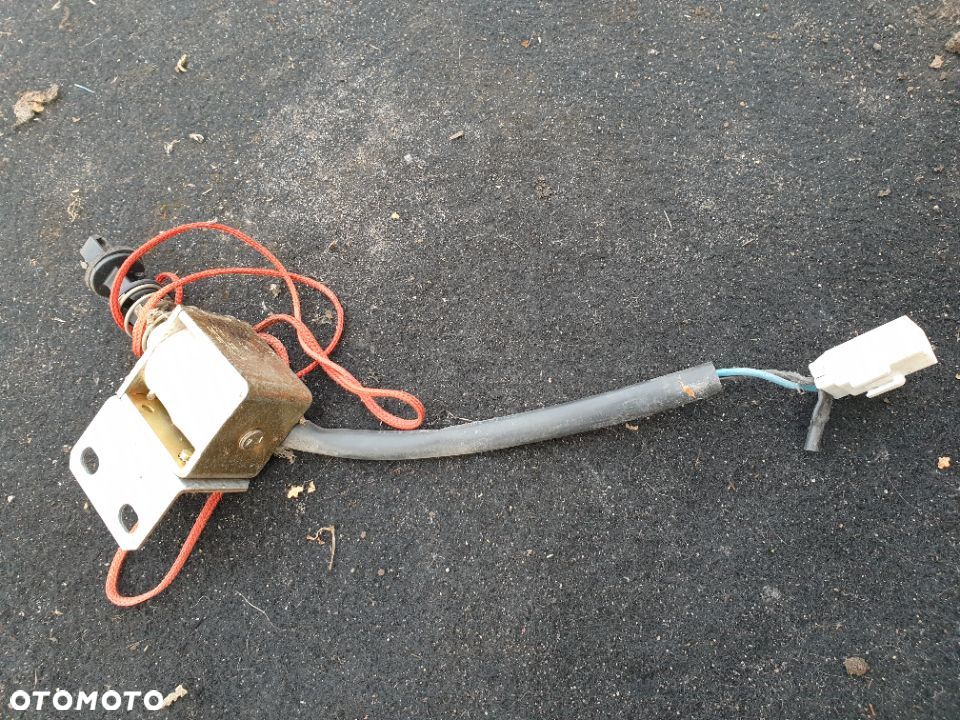 Zamek siłownik klapki paliwa Alfa Romeo 166 Lift - 2