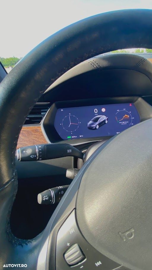 Tesla Model X - 18