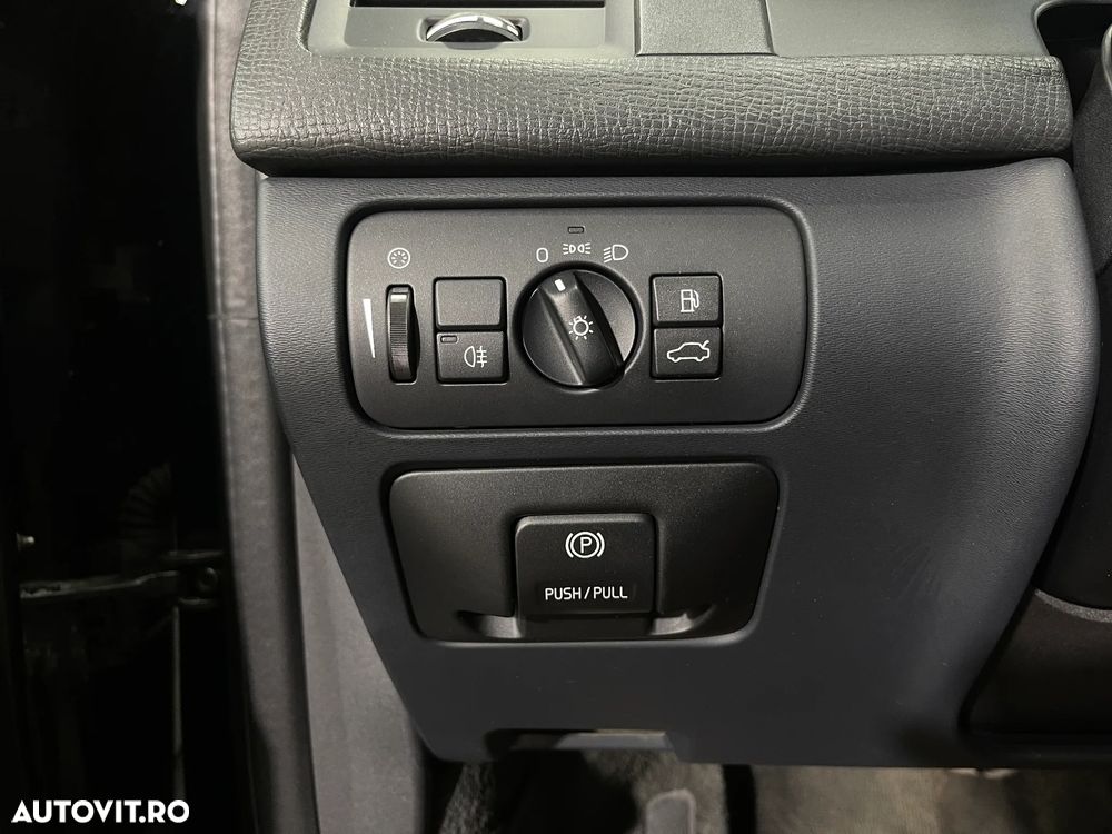 Volvo XC 60 2.4D AWD Momentum - 22