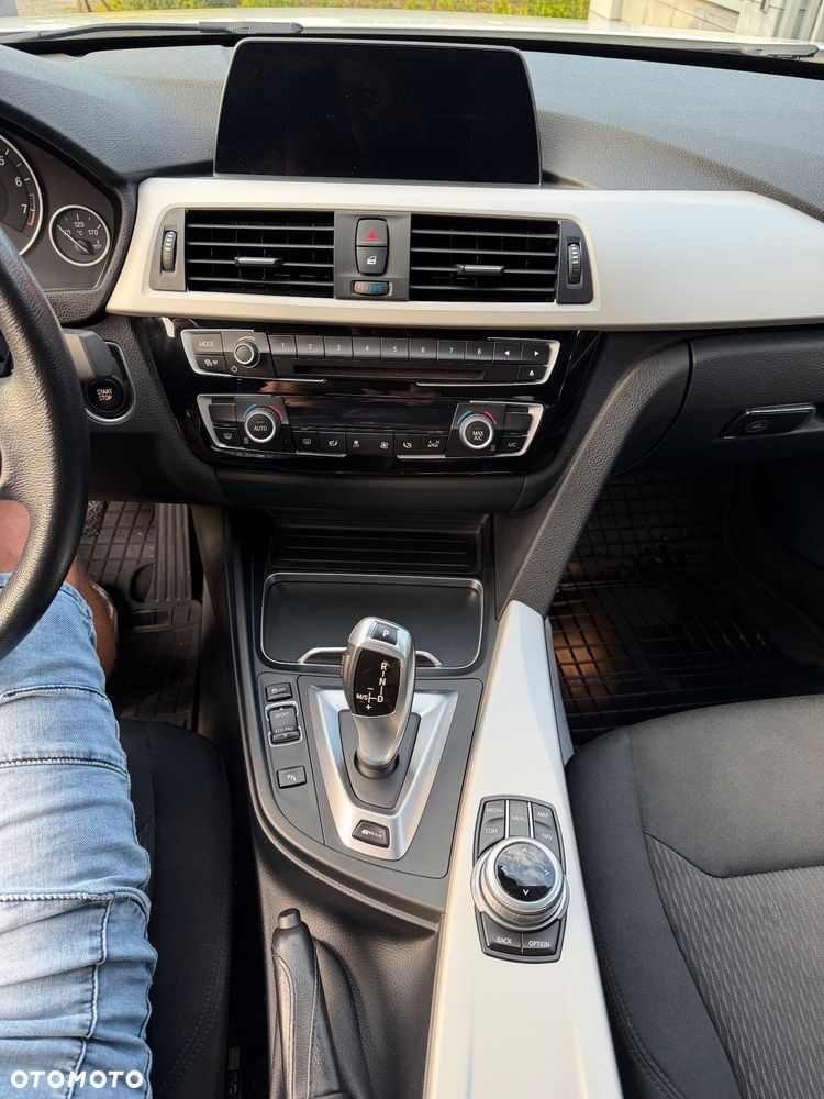 BMW Seria 3 330e iPerformance Advantage - 8
