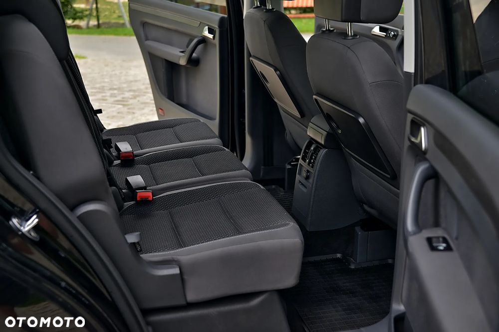 Volkswagen Touran - 28