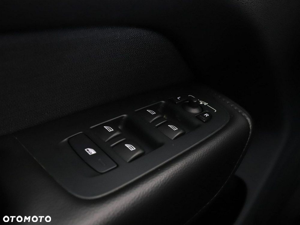 Volvo XC 60 B4 D AWD Momentum - 35