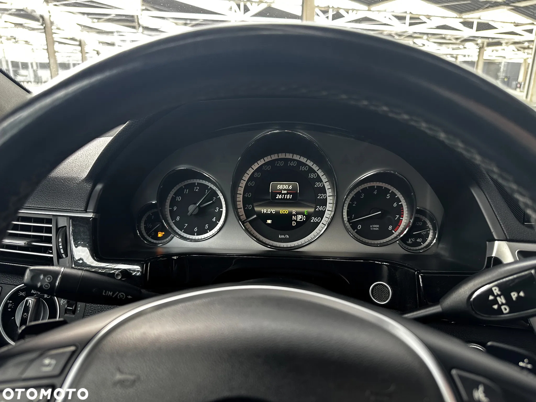 Mercedes-Benz Klasa E 200 T CGI BlueEFFICIENCY 7G-TRONIC Avantgarde - 26