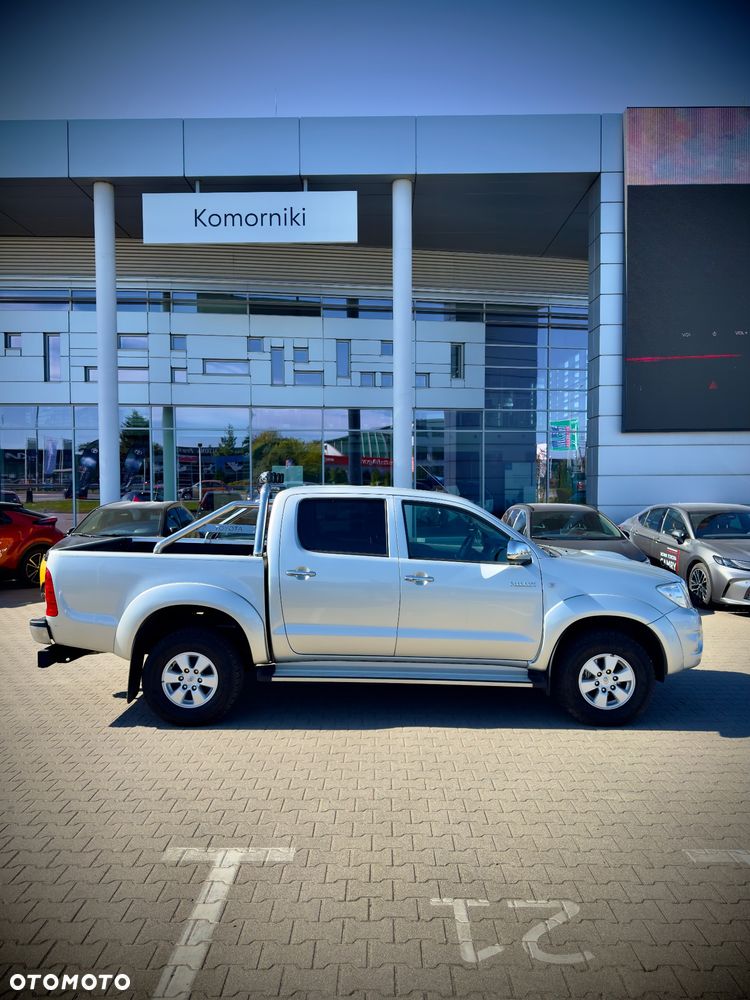 Toyota Hilux 2.5 D-4D SR5 - 4