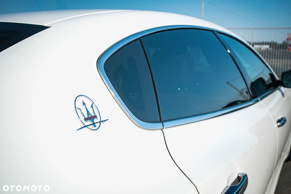Maserati Quattroporte GTS - 8