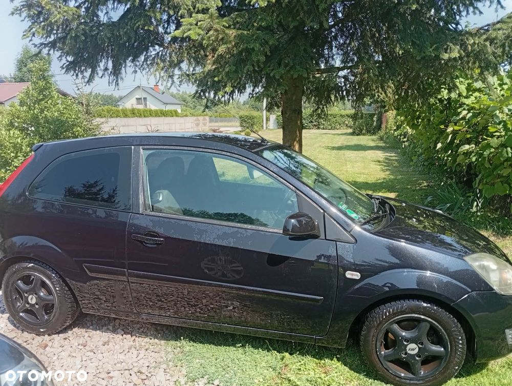 Ford Fiesta 1.3 Ambiente - 1