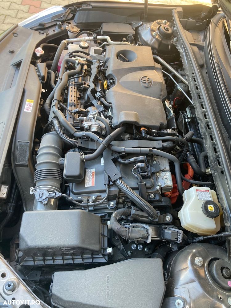 Toyota Camry Luxury - 10