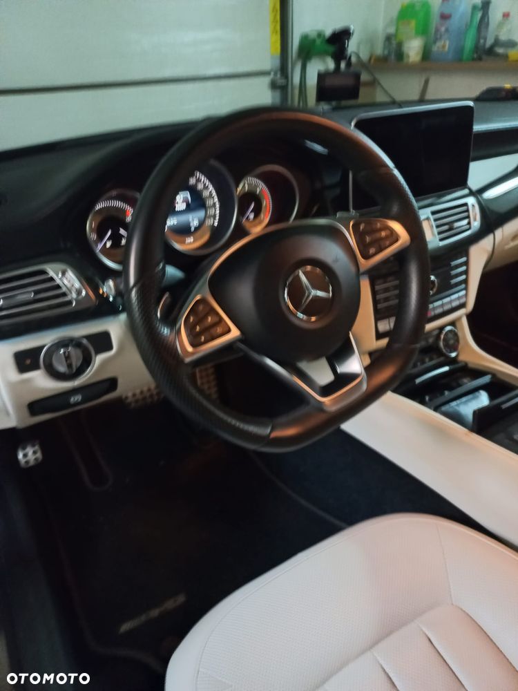 Mercedes-Benz CLS - 13