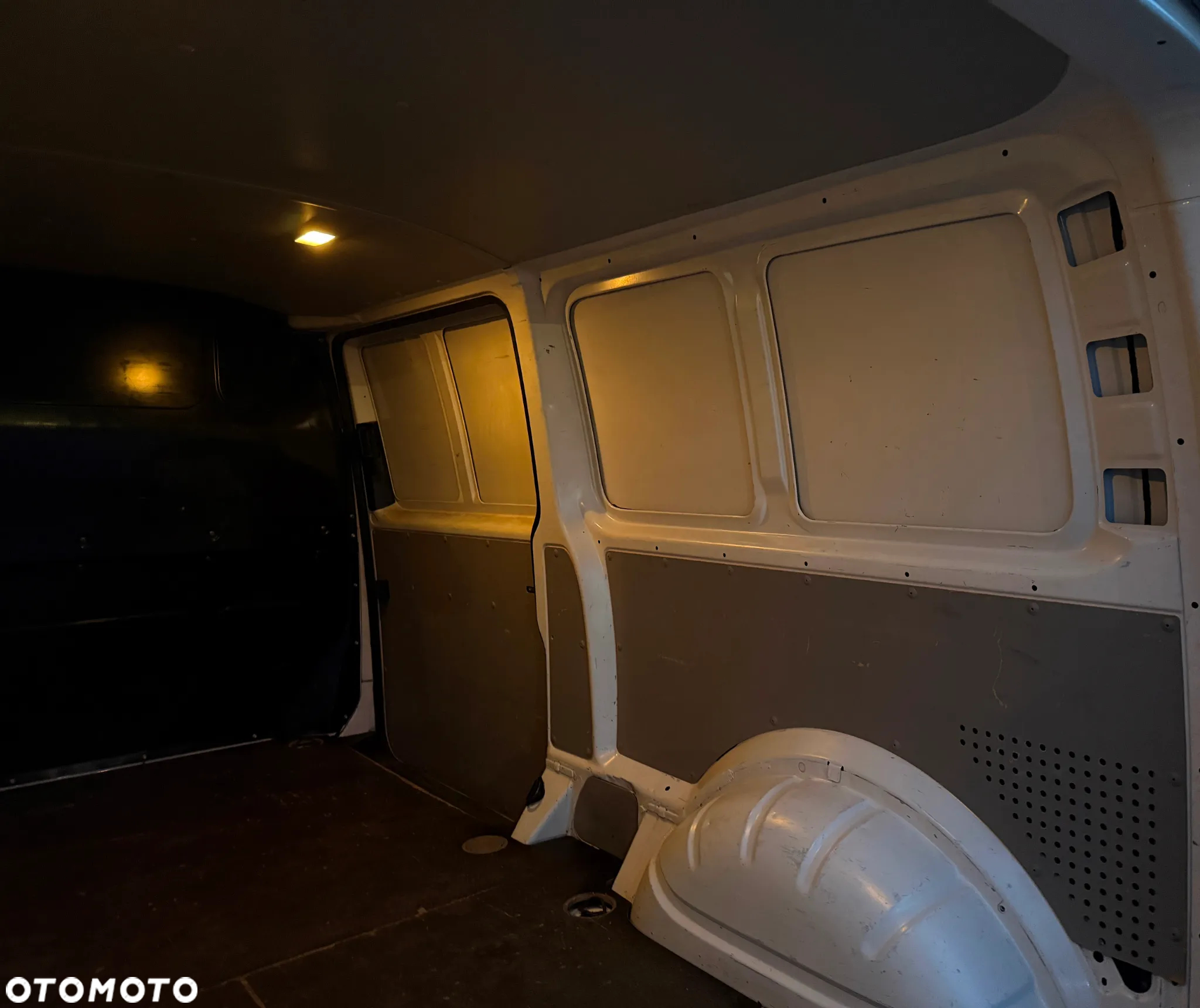 Volkswagen Transporter - 28