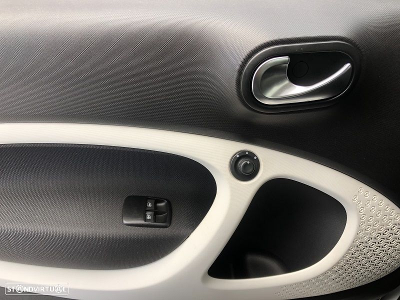 Smart ForTwo Coupé 1.0 mhd Passion 71 Softouch - 10