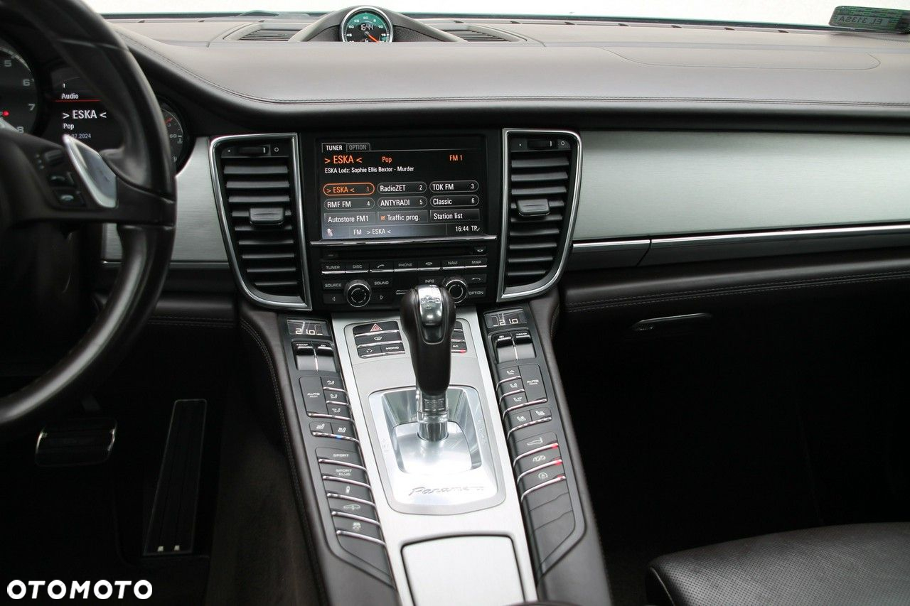 Porsche Panamera Turbo PDK - 21