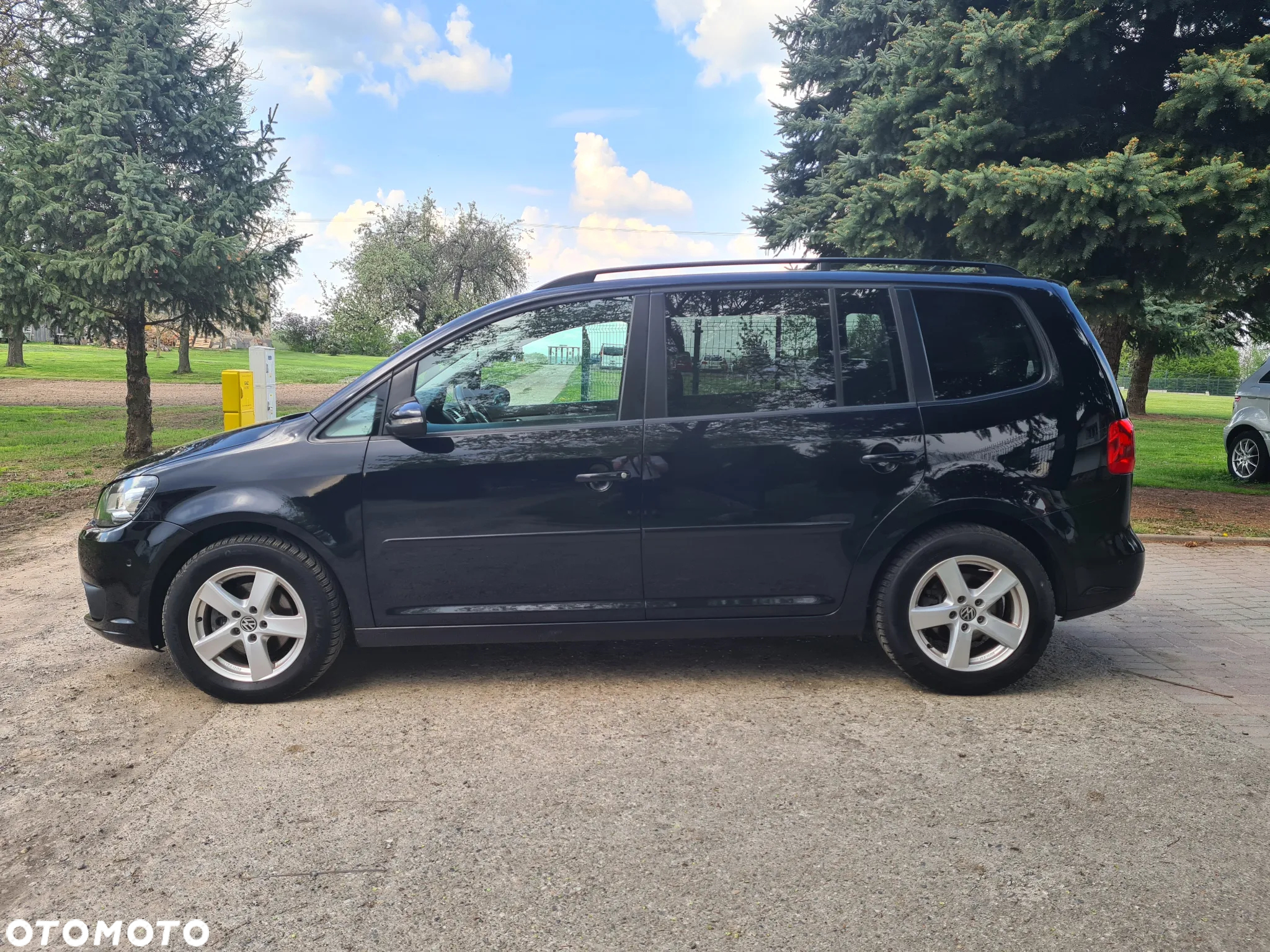 Volkswagen Touran - 12