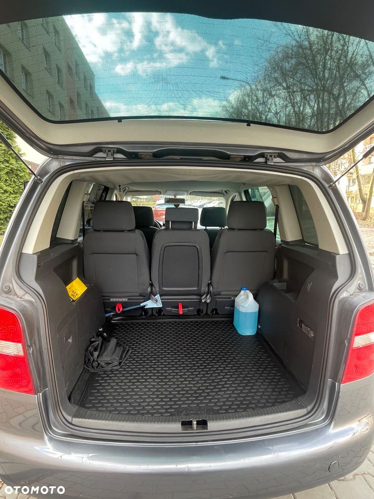 Volkswagen Touran 2.0 TDI Highline DSG - 6