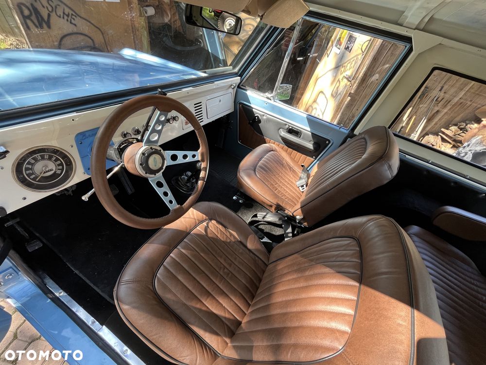 Ford Bronco - 8