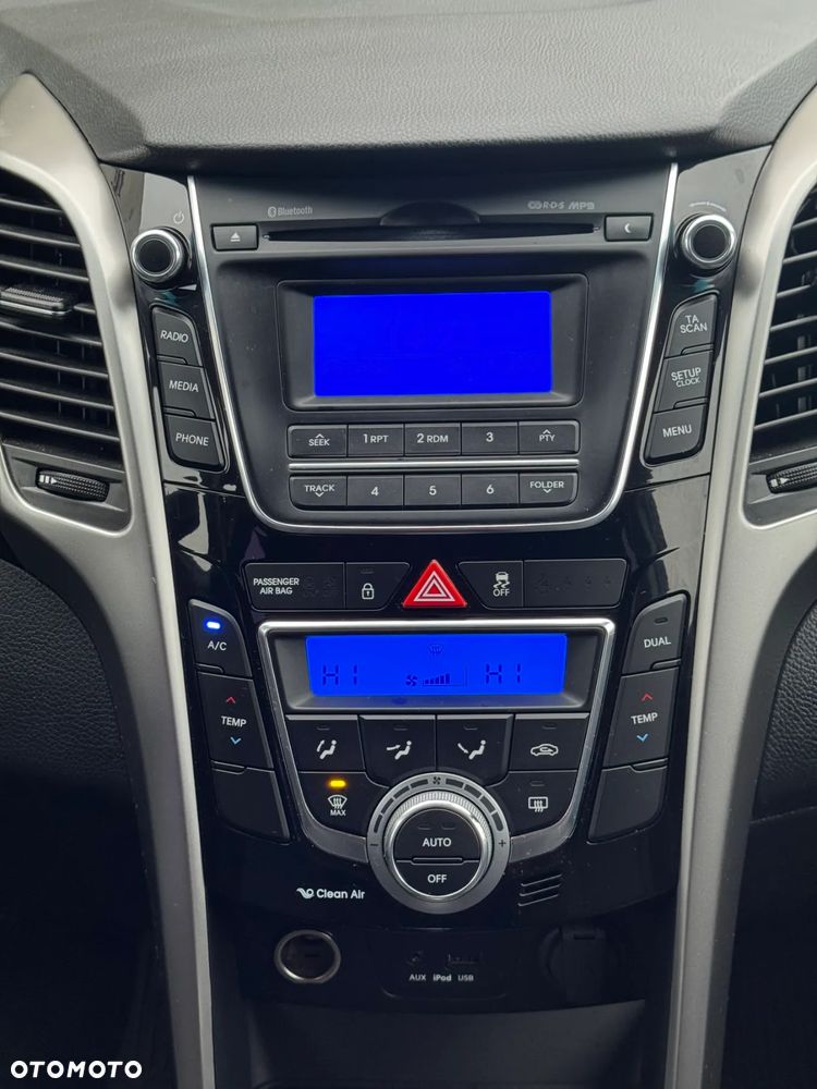 Hyundai i30 1.4 Comfort World Cup - 11