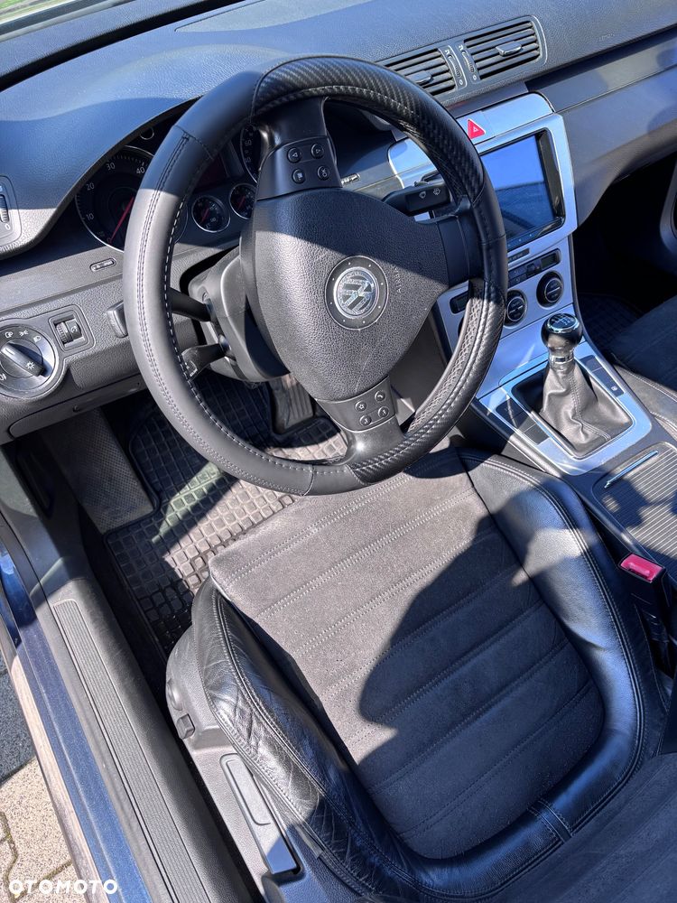 Volkswagen Passat 2.0 TDI DPF Highline - 13