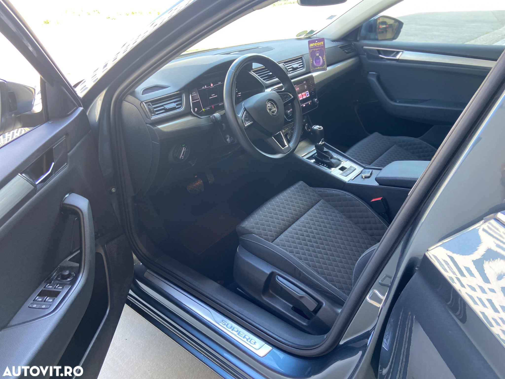 Skoda Superb 2.0 TDI DSG Premium Edition - 33