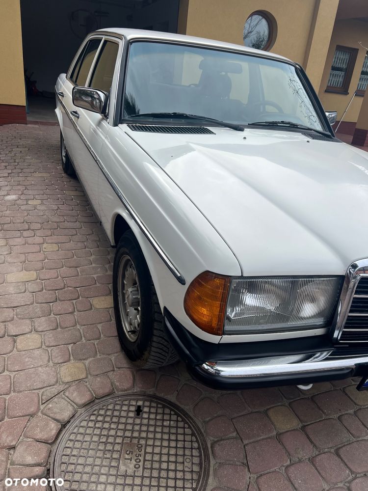 Mercedes-Benz W123 - 25