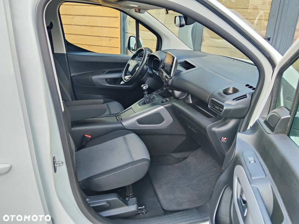 Toyota Proace City Verso 1.2 Turbo L1 Team Deutschland - 36