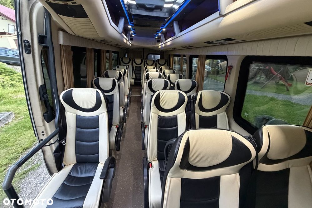 Mercedes-Benz Sprinter - 13