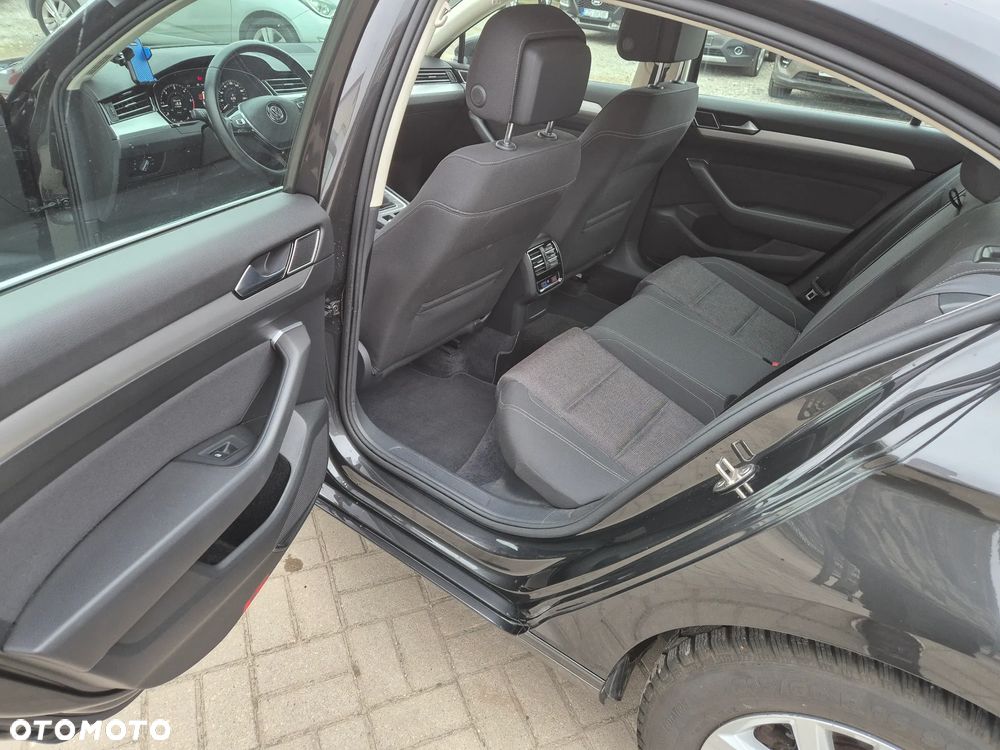 Volkswagen Passat 1.6 TDI BMT Comfortline - 17
