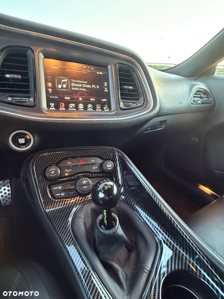 Dodge Challenger - 11