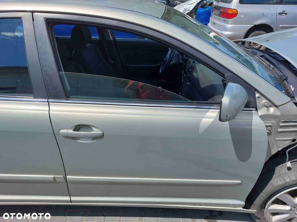 DRZWI KOMPLETNE PRAWY PRZÓD TOYOTA AVENSIS T25 6T1 - 1