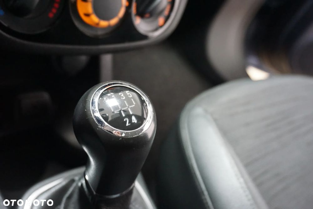 Opel Corsa 1.2 16V Cosmo - 32