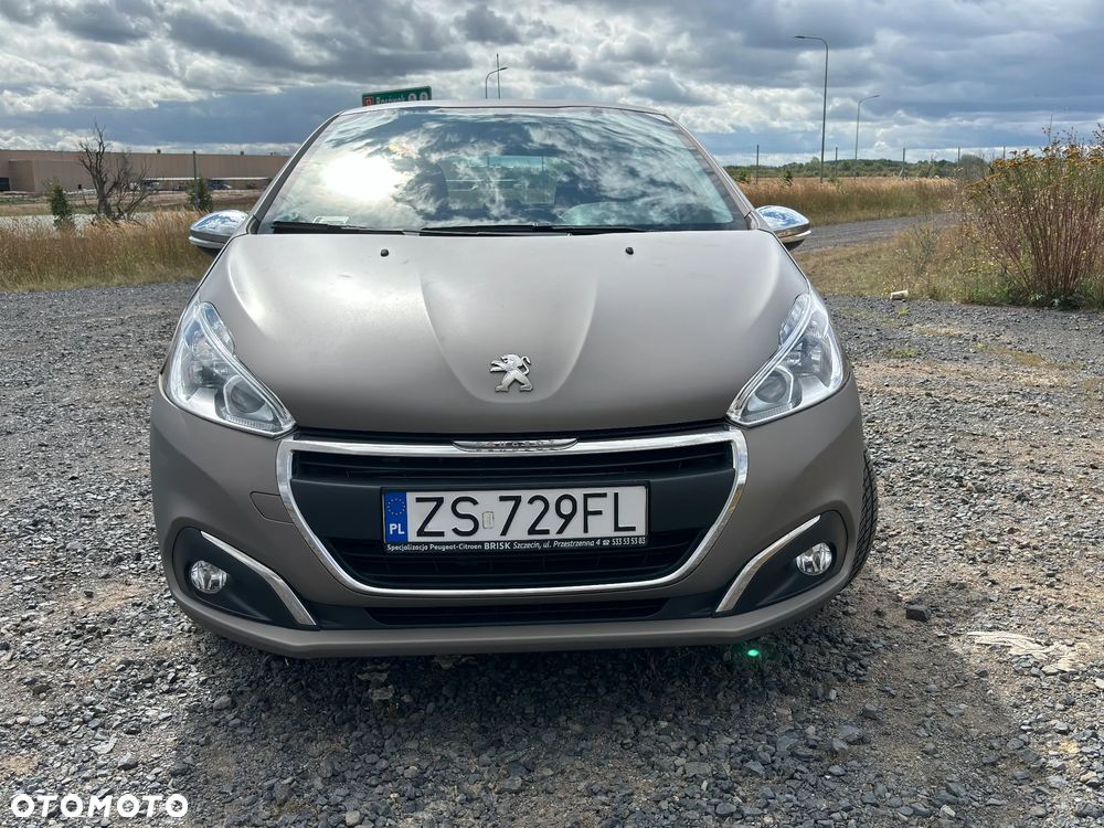 Peugeot 208 - 8