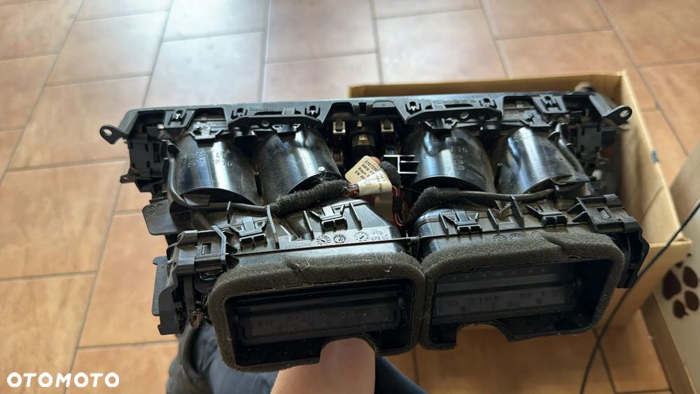 BMW F10 F11 KRATKA NAWIEWU ŚRODKOWA 9166891 - 2