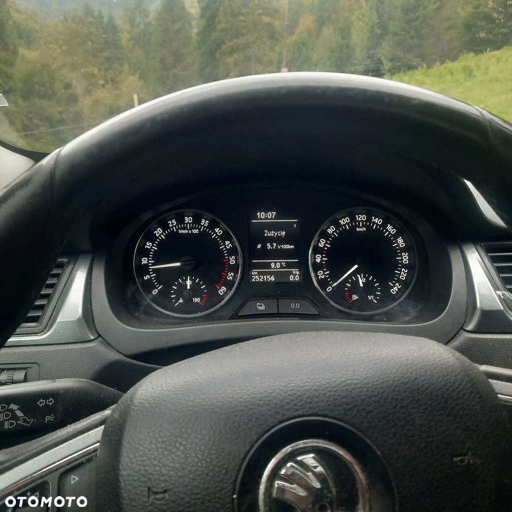Skoda RAPID 1.6 TDI DPF Ambition - 6