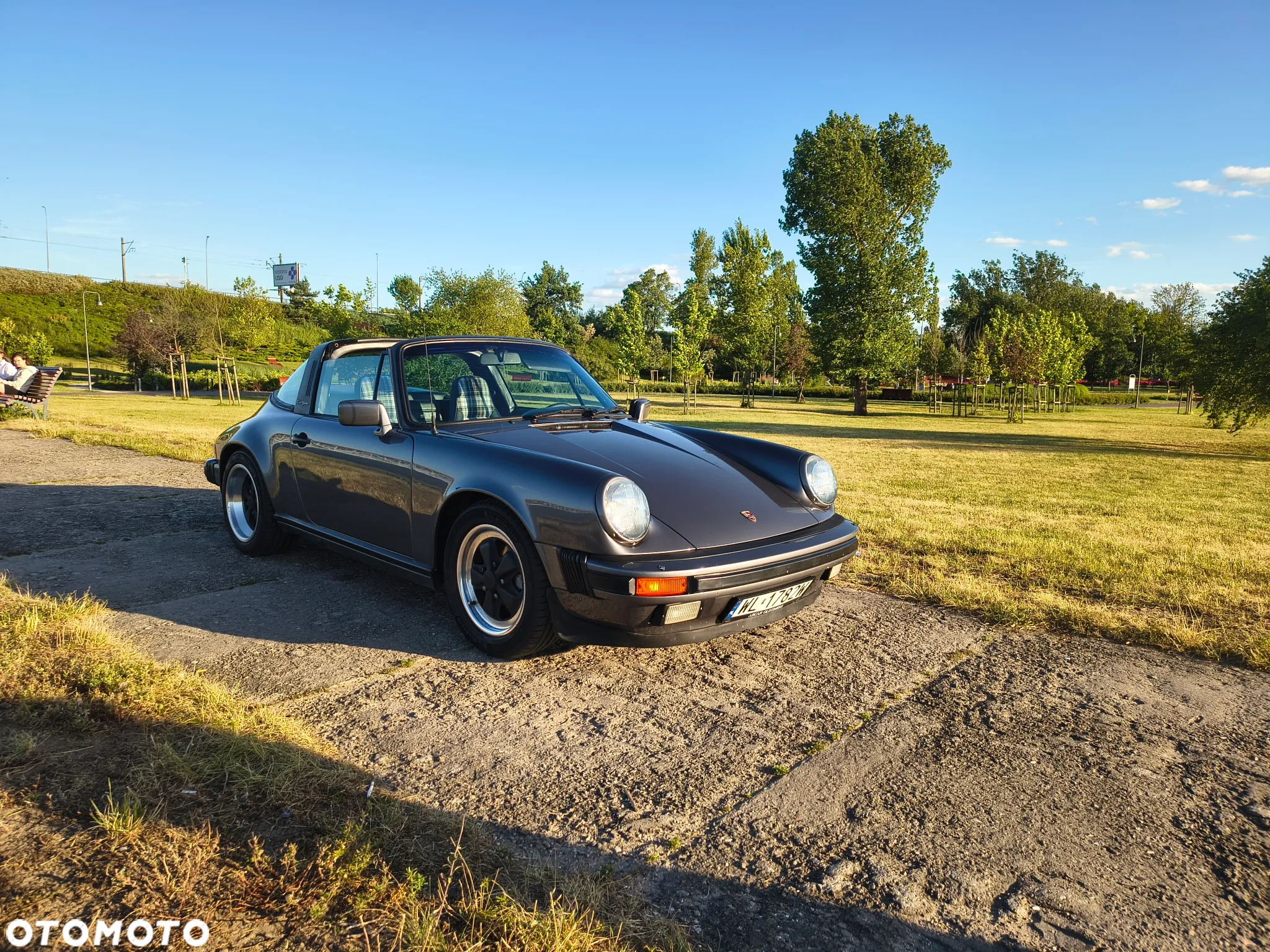 Porsche 911 Carrera 2 Targa - 11