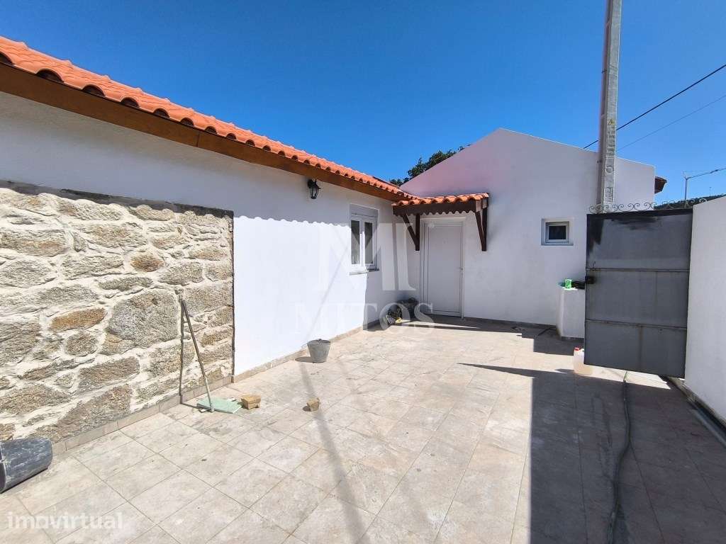 Moradia de tipologia T2+1 - Vila de Punhe - Grande imagem: 2/14