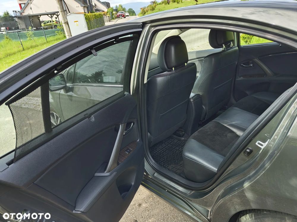 Toyota Avensis - 8