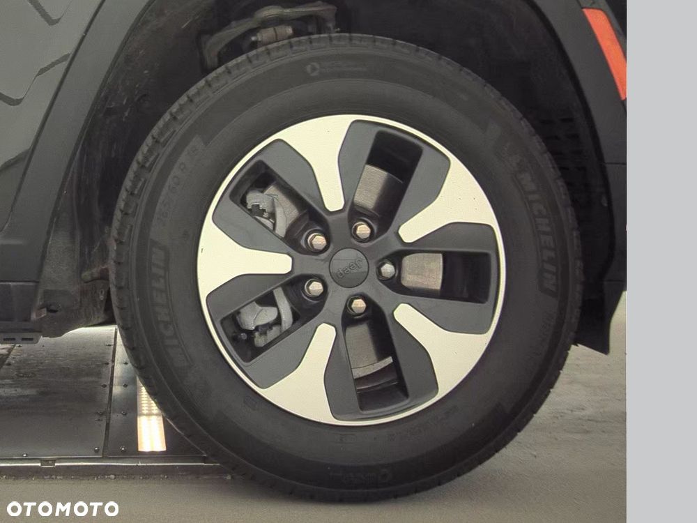 Jeep Grand Cherokee - 26