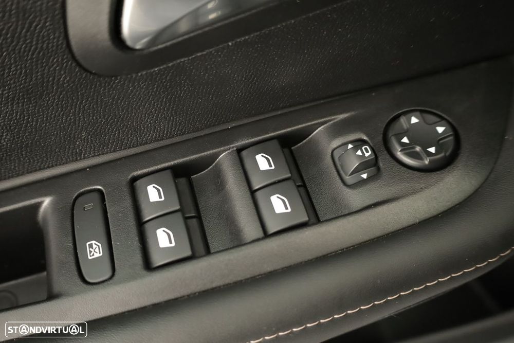 Peugeot 208 1.2 Hybrid Allure e-DCS6 - 20
