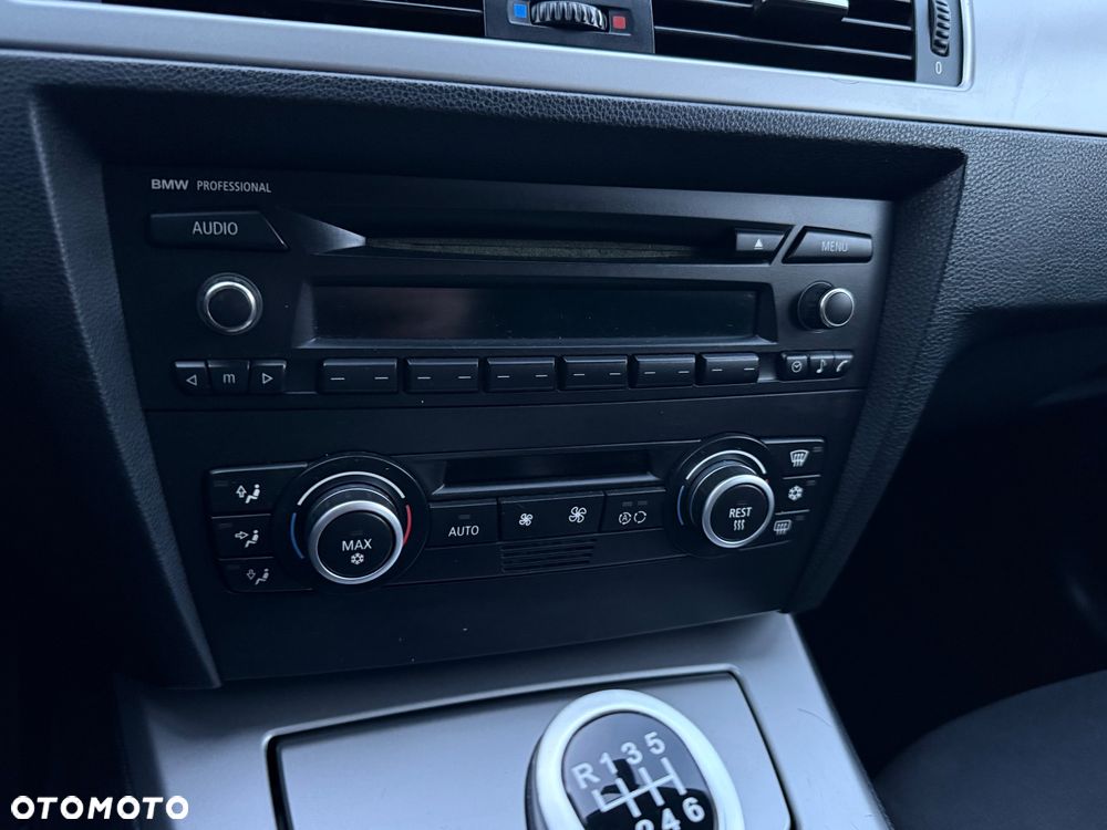 BMW Seria 3 318d DPF Edition Sport - 25