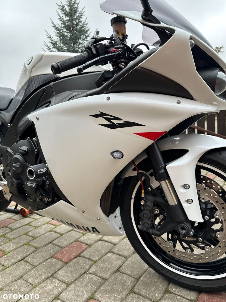 Yamaha R1 - 9